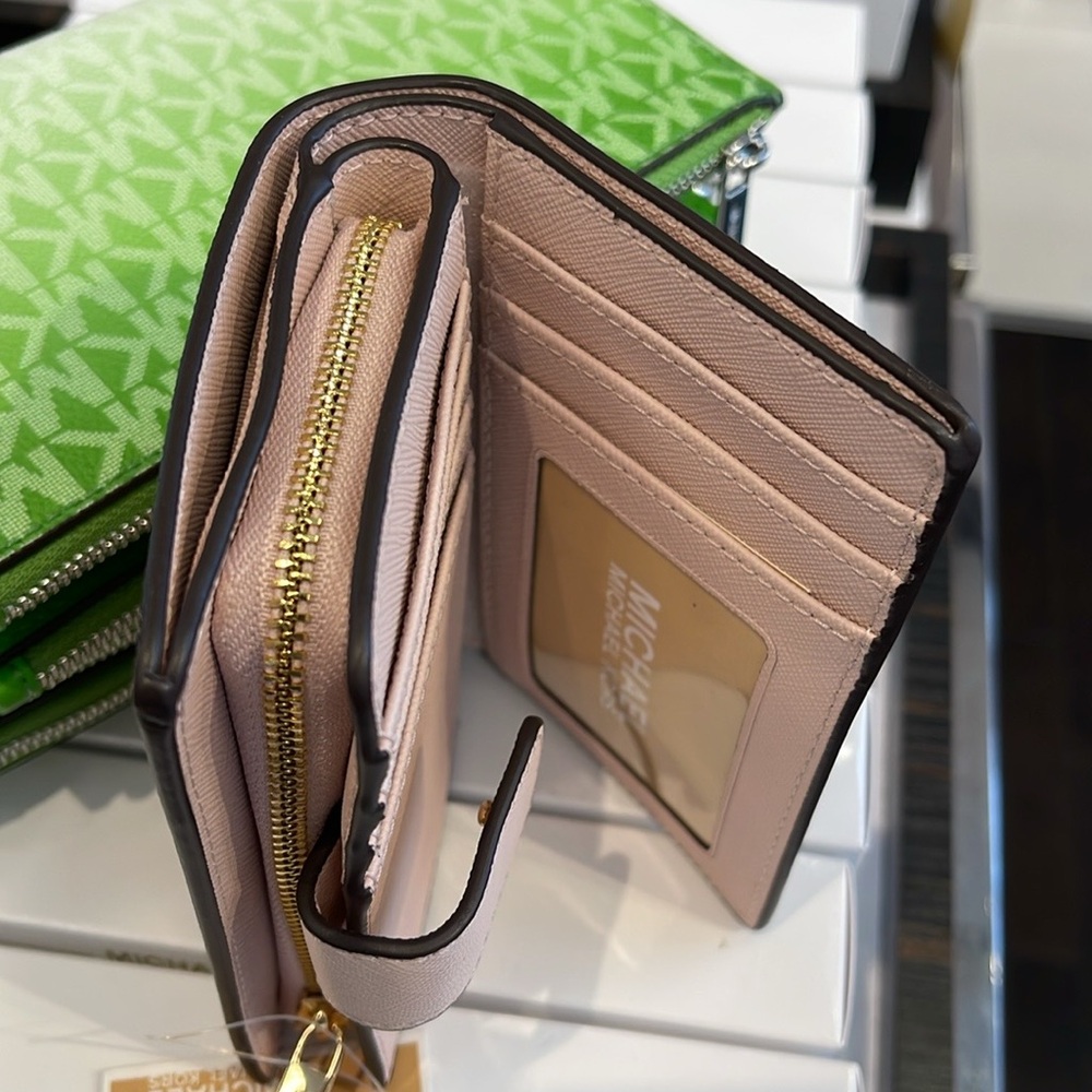 Michael Medium Crossgrain Leather Bifold Wallet
Powder Blush 
NWT - Picture 10 of 16